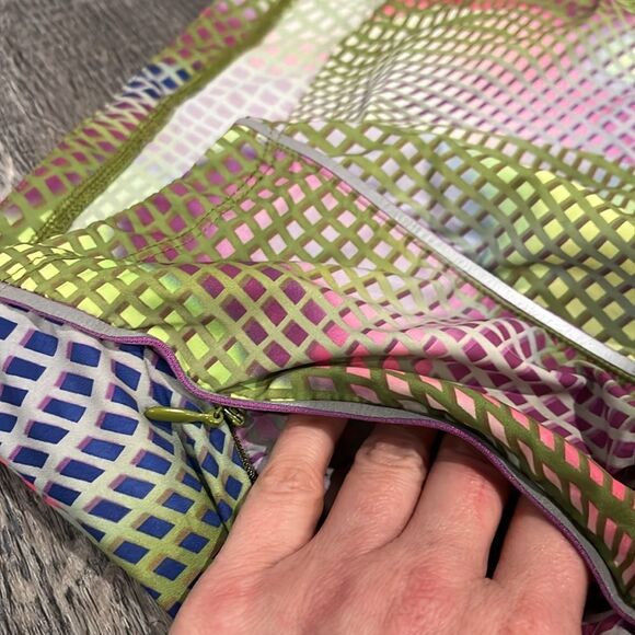 Fabletics NWOT Vibrant Women's Shorts - M - Picture 9 of 13